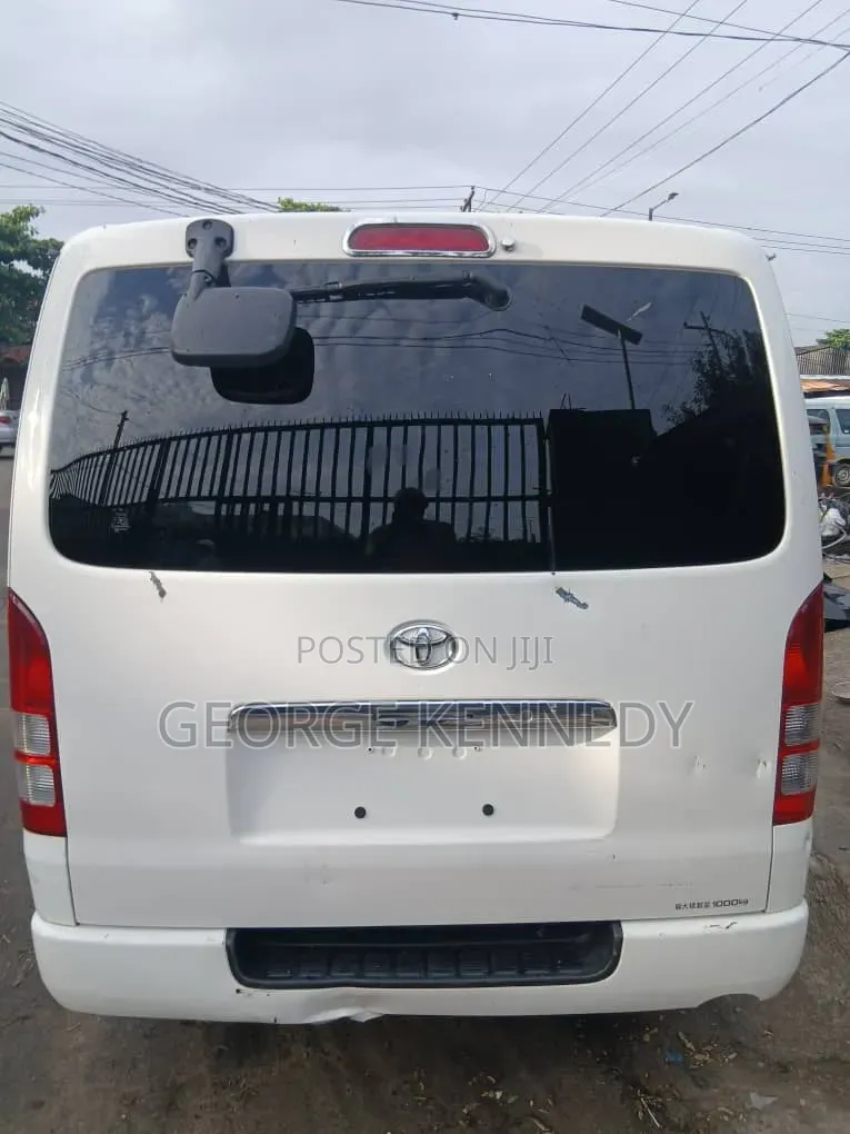 Toyota HiAce 2014 White
