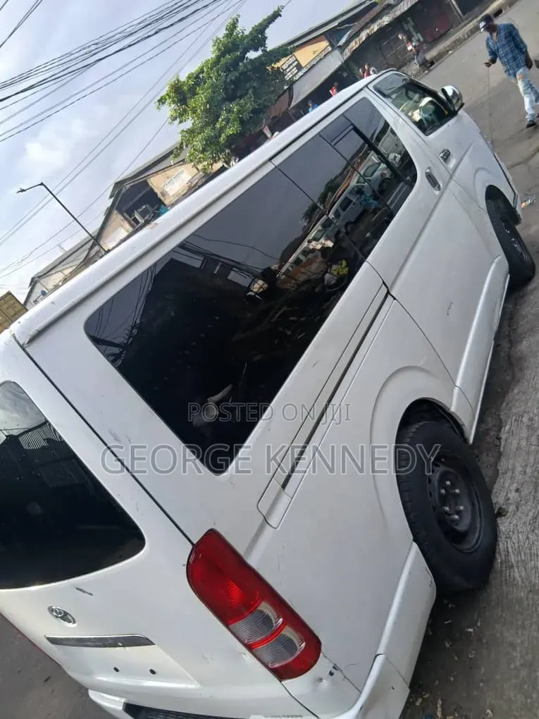 Toyota HiAce 2014 White