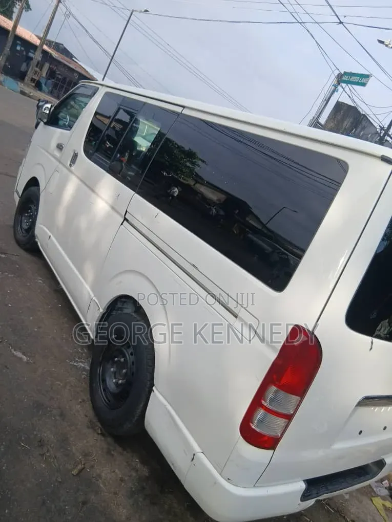 Toyota HiAce 2014 White