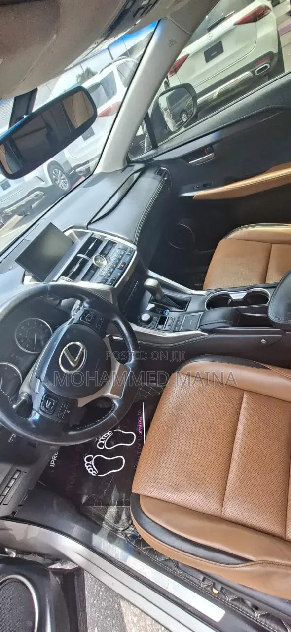 Lexus NX 2017 Silver