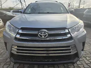 Toyota Highlander XLE 4dr SUV (3.5L 6cyl 6A) 2015 White