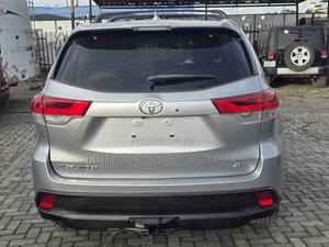 Toyota Highlander XLE 4dr SUV (3.5L 6cyl 6A) 2015 White