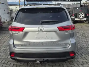 Toyota Highlander XLE 4dr SUV (3.5L 6cyl 6A) 2015 White