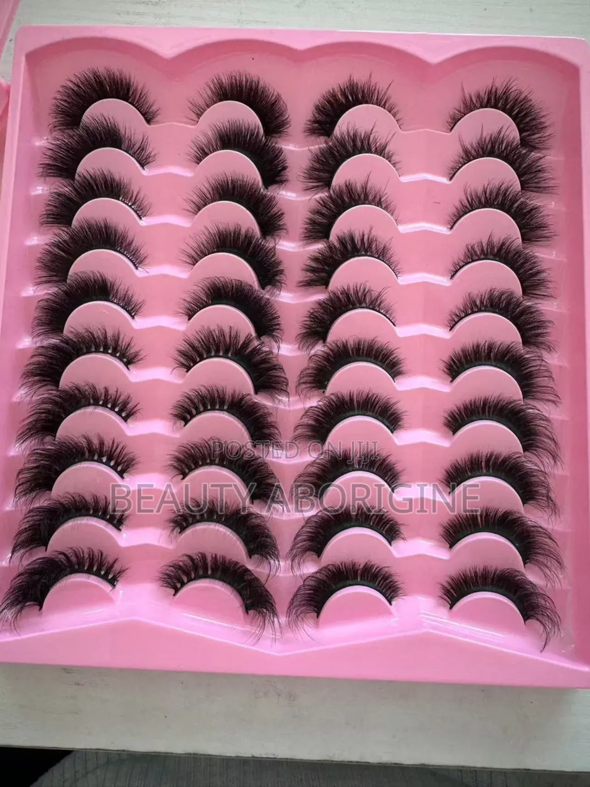 Cat-Eye Lashes