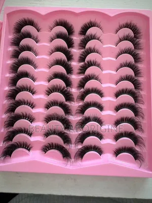 Cat-Eye Lashes