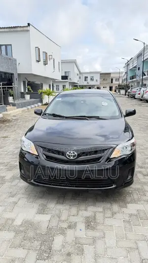 Toyota Corolla L 4dr Sedan (1.8L 4cyl 5M) 2013 Gray