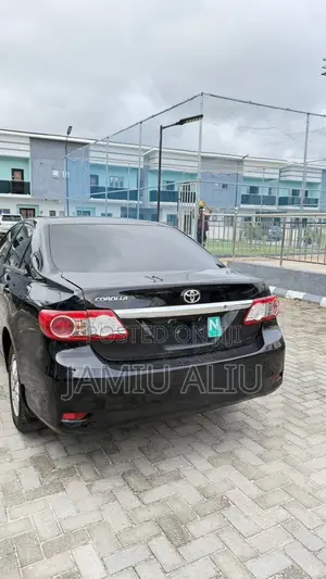 Toyota Corolla L 4dr Sedan (1.8L 4cyl 5M) 2013 Gray