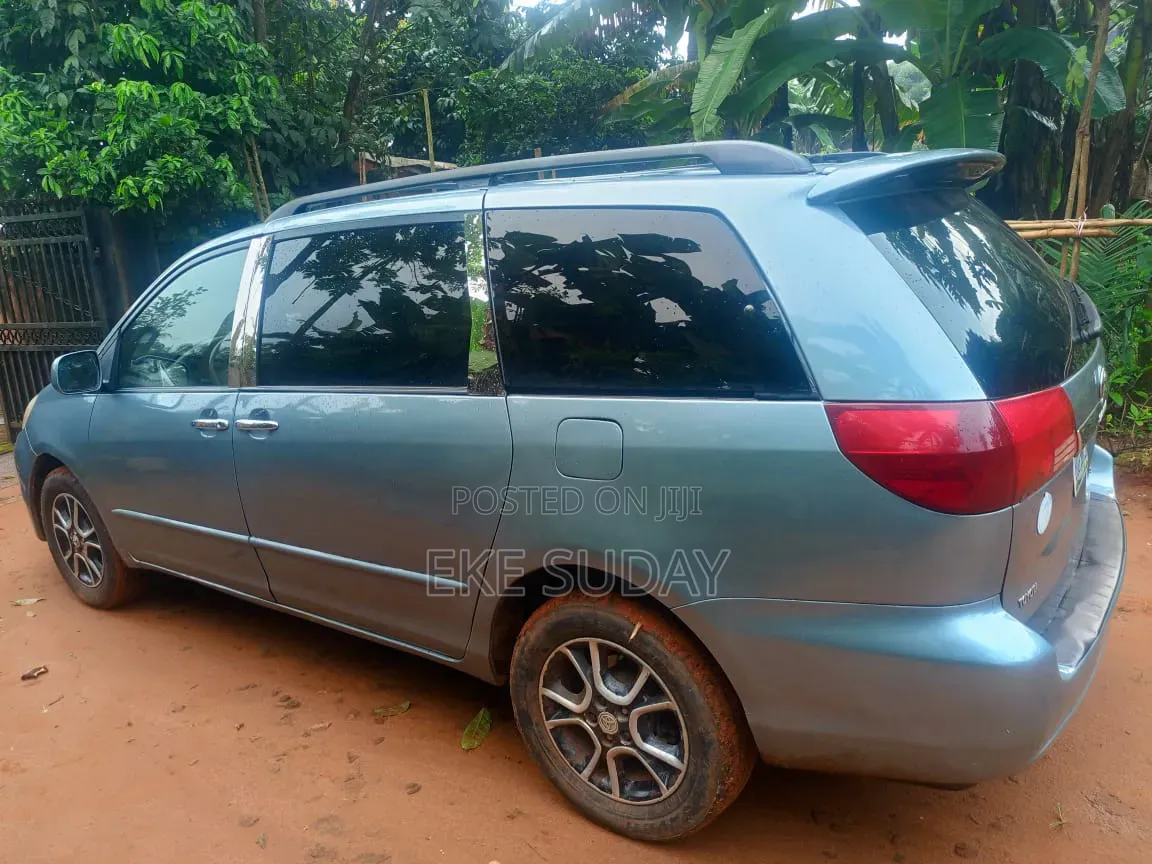 Toyota Sienna 2005 Blue