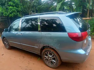 Toyota Sienna 2005 Blue