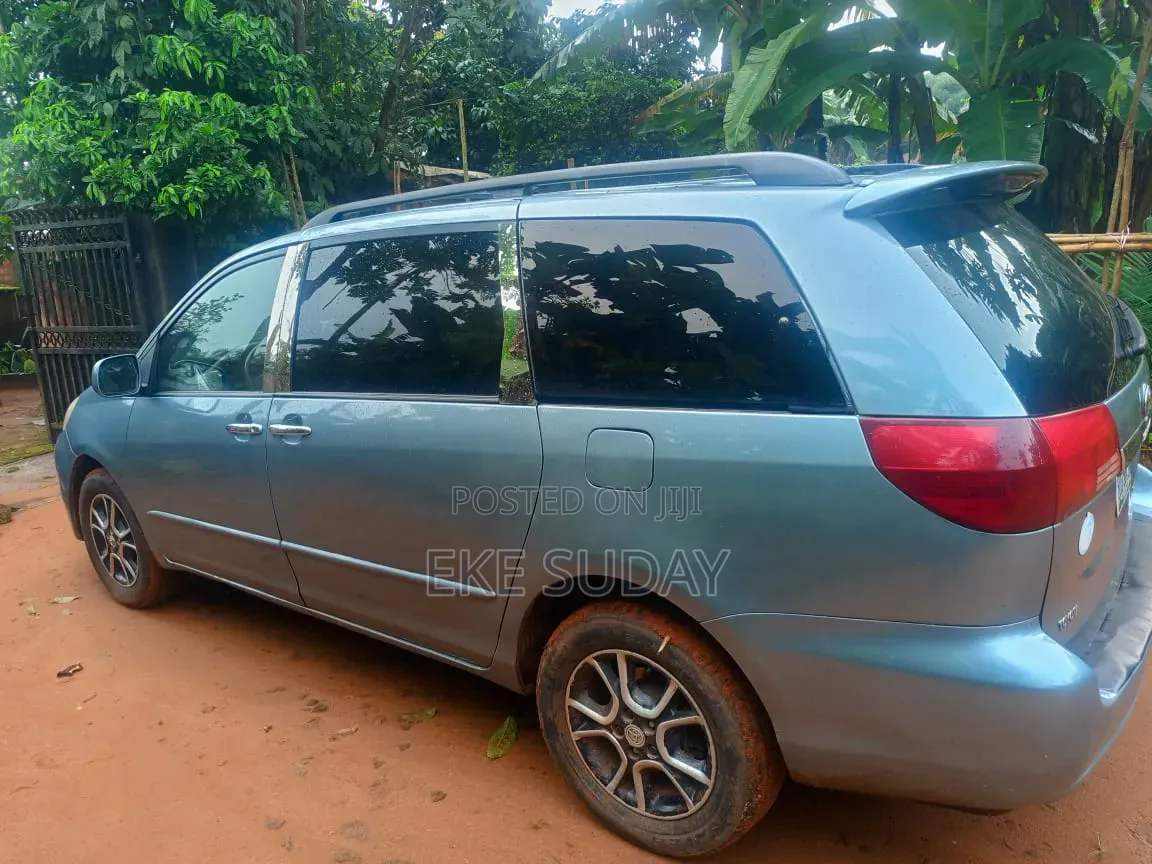 Toyota Sienna 2005 Blue