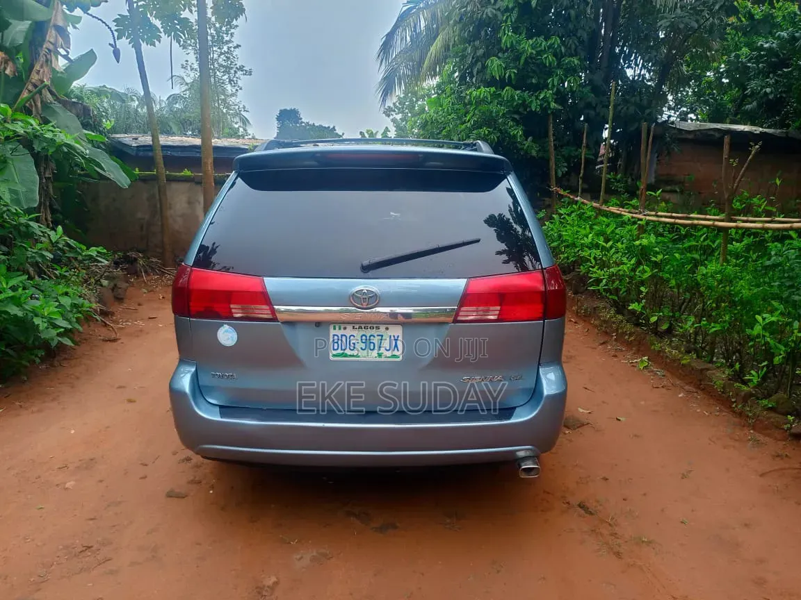 Toyota Sienna 2005 Blue