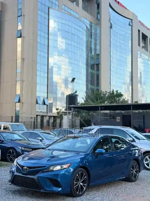 Toyota Camry SE FWD 2020 Blue