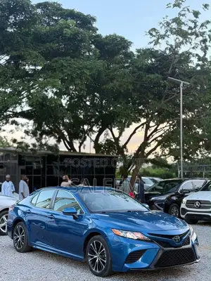 Toyota Camry SE FWD 2020 Blue
