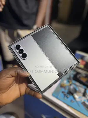 New Samsung Galaxy Fold 512 GB Silver