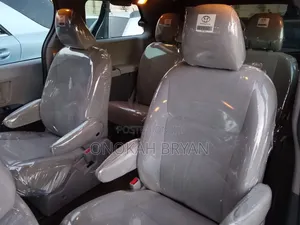 Toyota Sienna SE 8 Passenger (3.5L 6cyl 6A) 2016 Silver