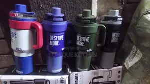 Insulated Stainless Steel Travel Tumbler Featuring a Sturdy Side Handl