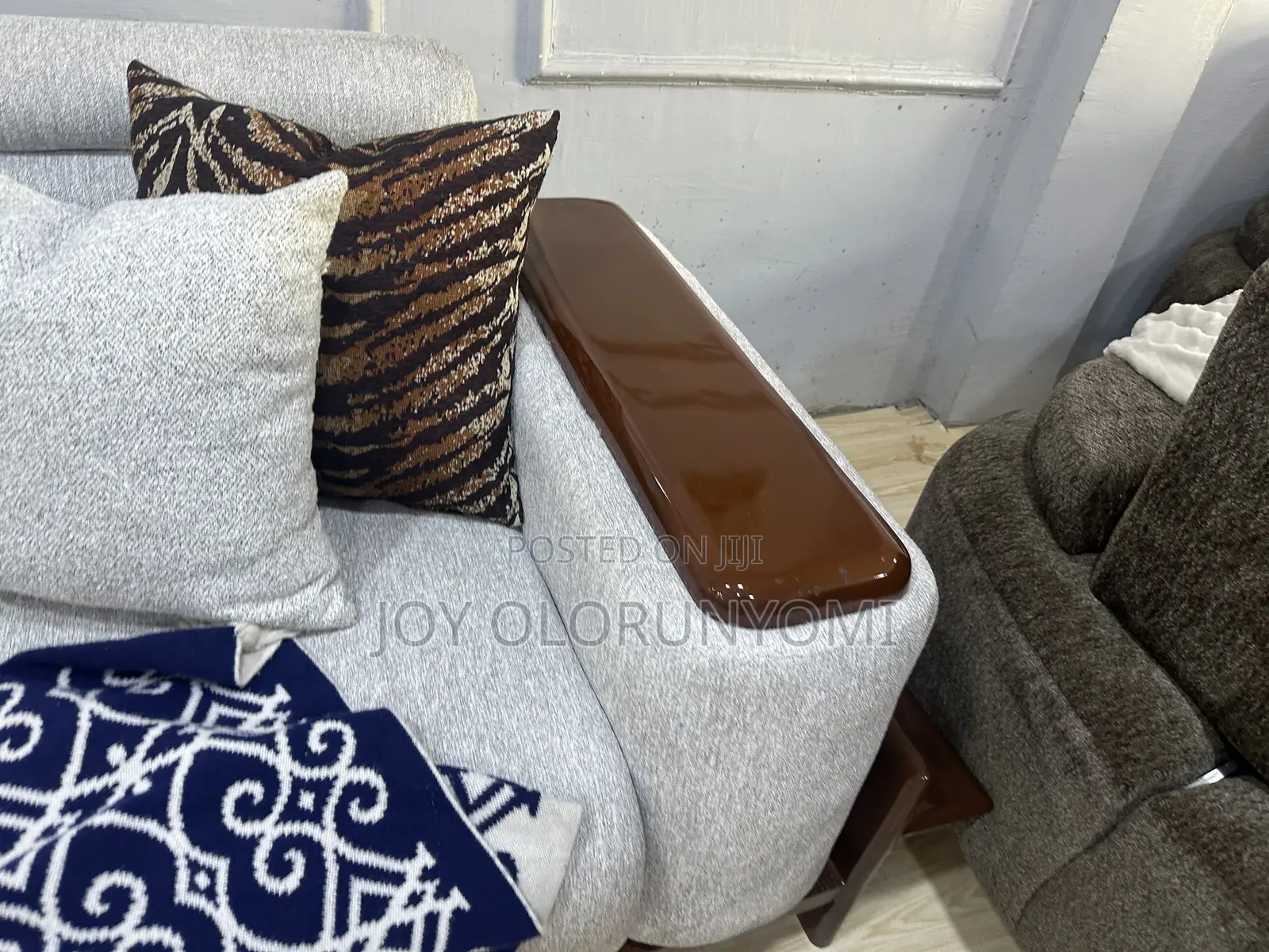 Queen Seat