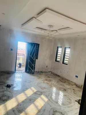 3bdrm Block of Flats in Ajeigbe, Ring Rd,, Rind Road for rent
