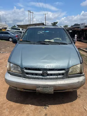 Toyota Sienna LE & 1 hatch 2000 Green