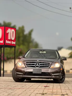Mercedes-Benz C300 2014 Brown