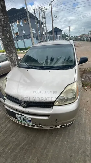 Toyota Sienna 2004 Gold