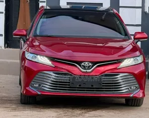 Toyota Camry XLE FWD (2.5L 4cyl 8AM) 2018 Red