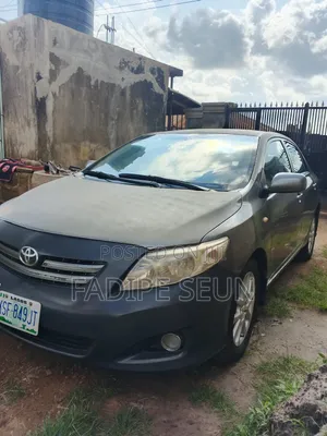 Toyota Corolla Base 4dr Sedan (1.8L 4cyl 5M) 2010