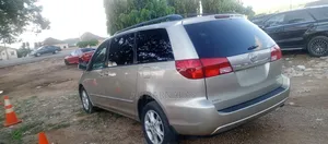 Toyota Sienna 2005 Gold