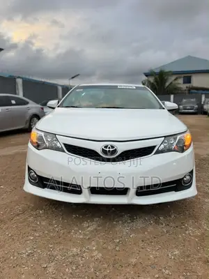 Toyota Camry XLE 4dr Sedan (3.5L 6cyl 6A) 2014 White