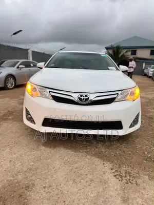 Toyota Camry XLE 4dr Sedan (3.5L 6cyl 6A) 2014 White