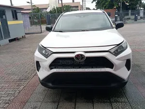 Toyota RAV4 LE AWD 2020 White
