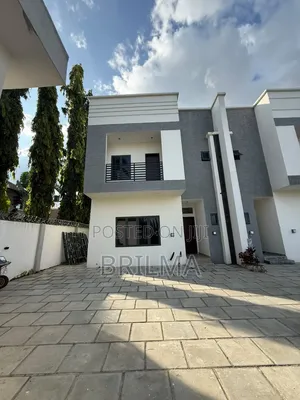 4bdrm Duplex in Life Camp for sale