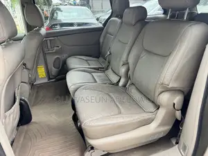 Toyota Sienna XLE FWD 2009 Gold