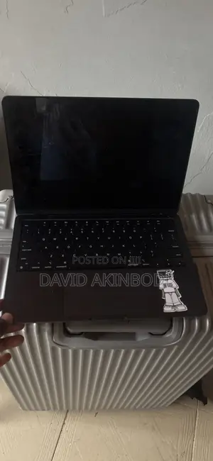 Laptop Apple MacBook Air 2022 M2 8GB Apple M2 SSD 256GB