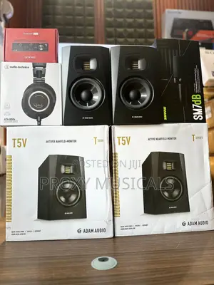 Focusrite Scarlett 2i2, Adam Audio T5V Monitor, M50X Shure SM7DB