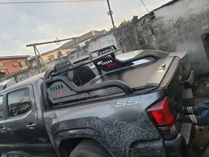 Manual Rolling Boot Cover With Off-Road Bar for Toyota Tacoma at ×÷=