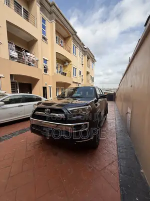 Toyota 4-Runner Limited 4x4 2018 Black