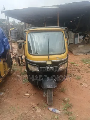 TVS King Deluxe Plus iTouch Start 2013 Yellow