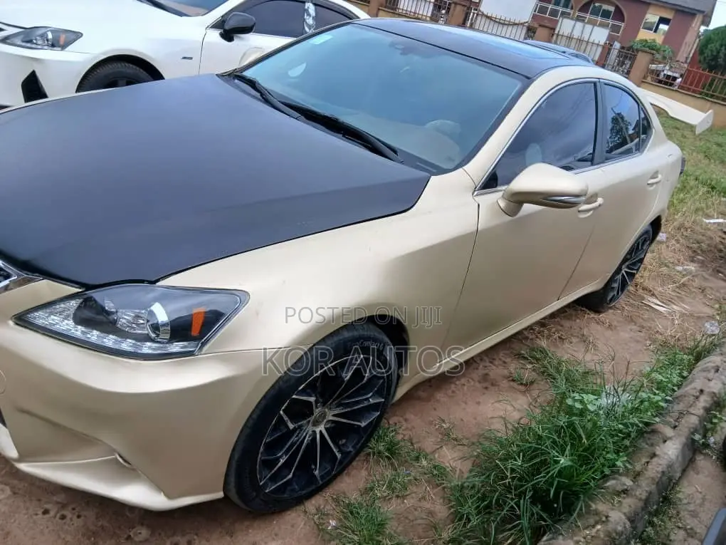 Lexus IS 2008 Gold