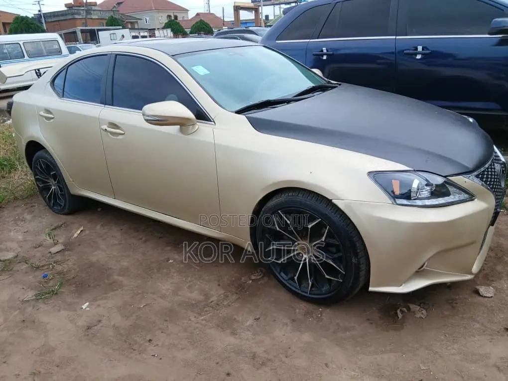 Lexus IS 2008 Gold