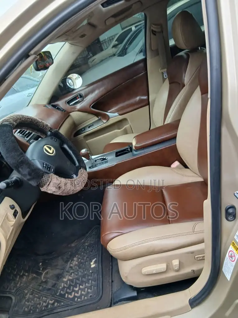 Lexus IS 2008 Gold