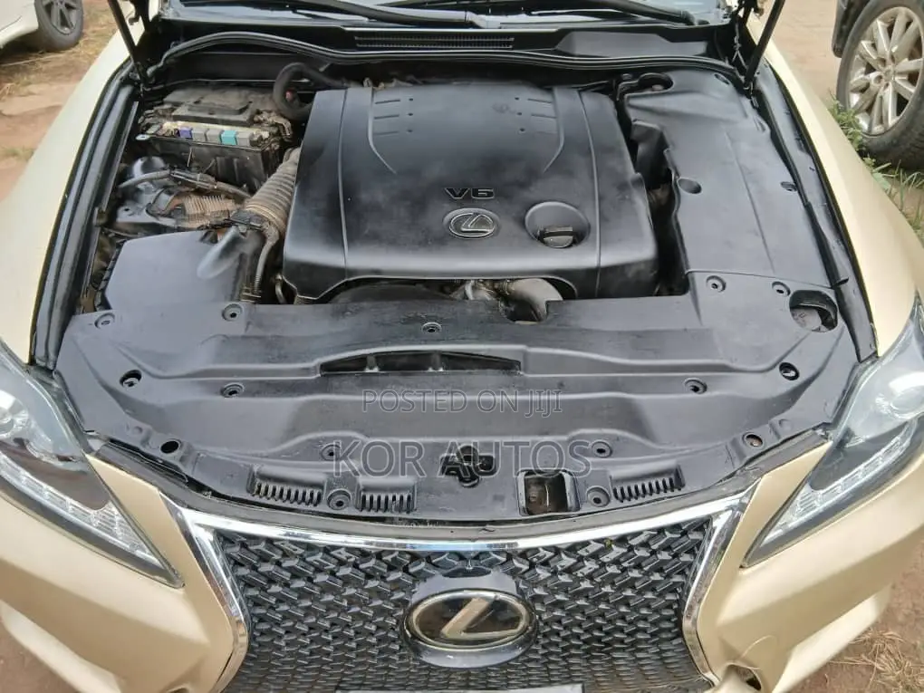 Lexus IS 2008 Gold