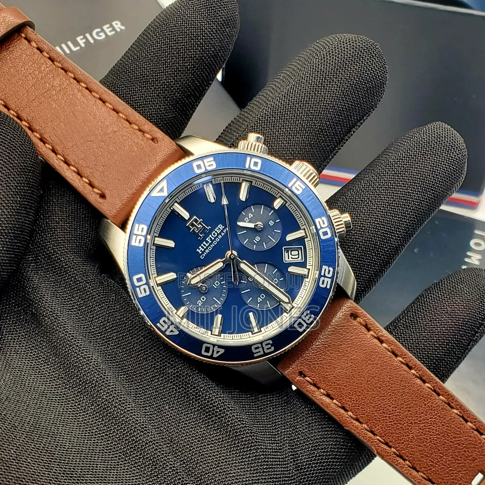 TOMMY HILFIGER Unisex Leather Battery Watch -Chronograph Function*