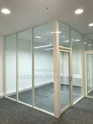 Office Glass Partition Panel Fitting and Sealing