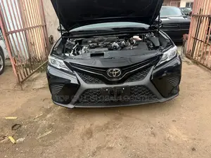 Toyota Camry SE FWD (2.5L 4cyl 8AM) 2018 Black