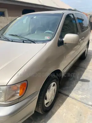 Toyota Sienna XLE 2002 Gray