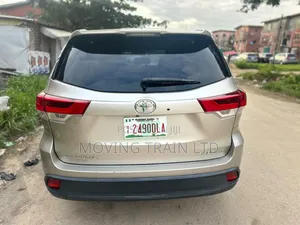 Toyota Highlander 2015 Gold