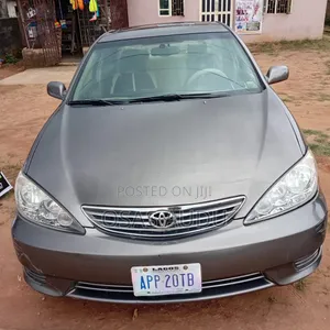 Toyota Camry XLE 4dr Sedan (2.4L 4cyl 4A) 2004 Gray