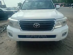 Toyota Land Cruiser 2012 White