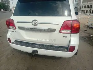 Toyota Land Cruiser 2012 White